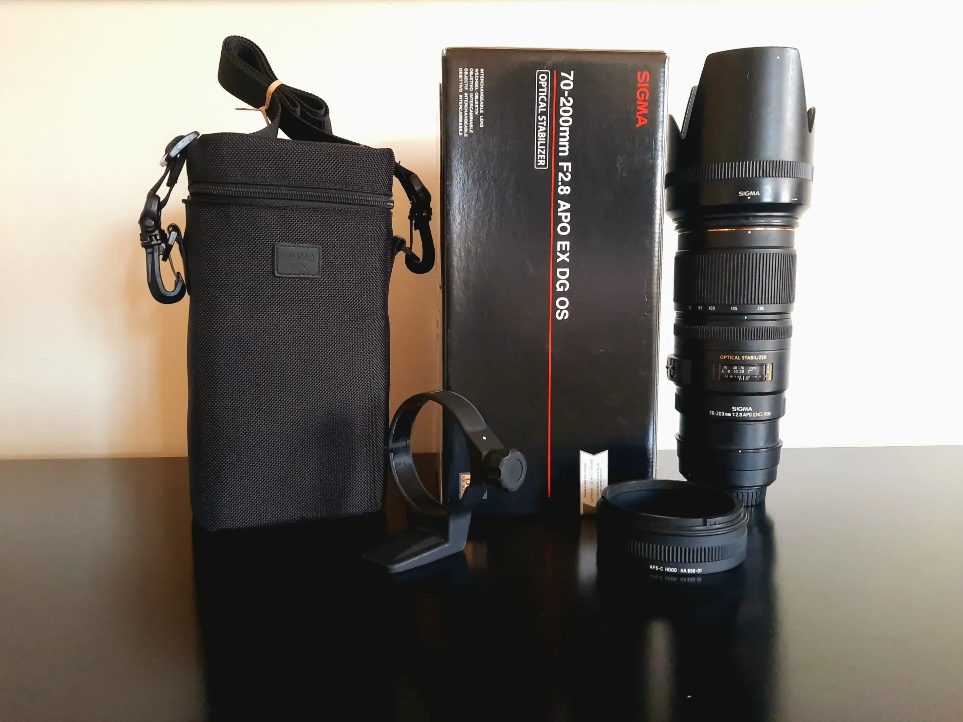 Sigma Canon EF Lens 70-200mm f/2.8 APO EX DG OS + B&W UV filter + Zonnekap + adapter APS-C + tasje met riem